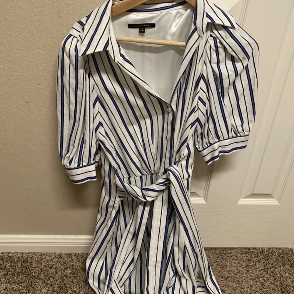 Dress - Picture 2 of 2